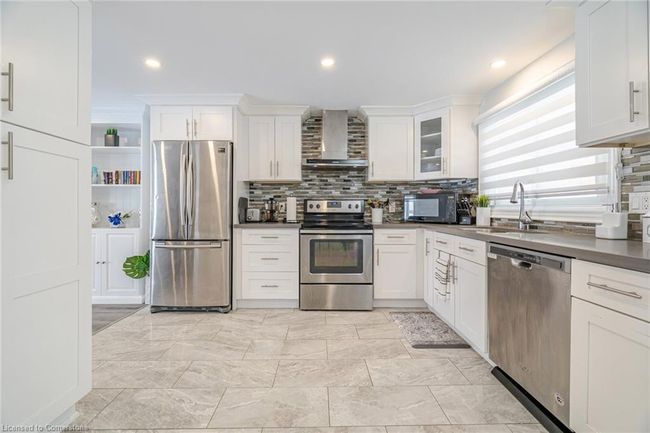 512 Pinetree Cres, House other with 3 bedrooms, 3 bathrooms and 4 parking in Cambridge ON | Image 19