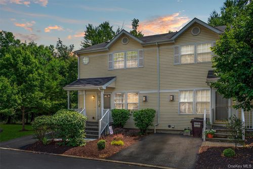 1 Lake Ridge Dr, Middletown, NY, 10940-2155 | Card Image