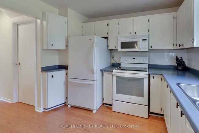 219 Cundles Rd W, House attached with 3 bedrooms, 1 bathrooms and 2 parking in Barrie ON | Image 17