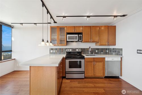 1602-2201 3rd, Seattle, WA, 98121 | Card Image