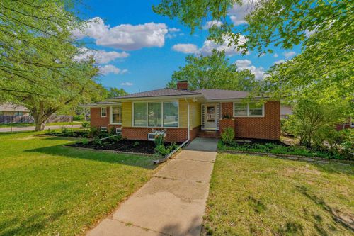 104 S Parkwood Ln, Wichita, KS, 67218-1613 | Card Image
