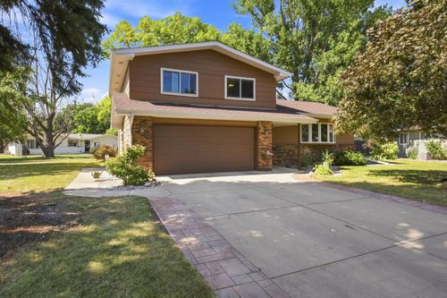 2323 19 1/2 St S, Moorhead, MN, 56560-5840 | Card Image