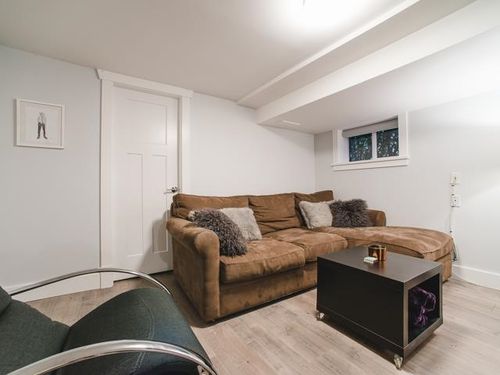 4402 W 14th Ave, Vancouver, BC, V6R2Y3 | Card Image