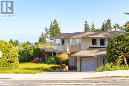 303 Lagoon Rd, Victoria, BC, V9C3T3 | Card Image