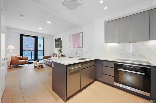 apt-10d-300 W 30th St, New York, NY, 10001-0526 | Card Image