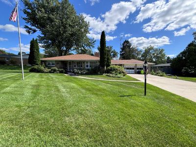 555 Laurel Heights Drive, House other with 3 bedrooms, 1 bathrooms and null parking in DELAVAN WI | Image 2