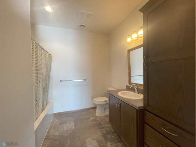 Spacious Main Bath with Accessible Layout.jpg | Image 21