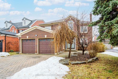 111 Theobalds Cir, Richmond Hill, ON, L4C9C8 | Card Image