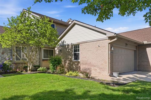 22852 Woodcreek Dr, Taylor, MI, 48180-9320 | Card Image