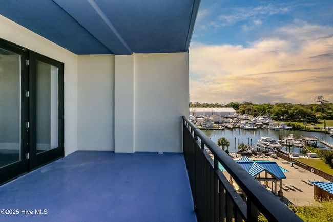 UNIT-402 - 4425 Arendell St, Condo with 3 bedrooms, 3 bathrooms and null parking in Morehead City NC | Image 17