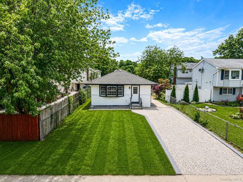 64 Cedar Dr, Bay Shore, NY, 11706-2816 | Card Image