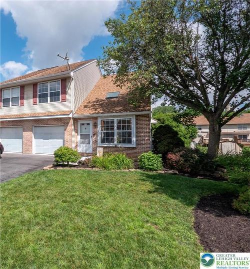 2721 Victoria Ln, Easton, PA, 18045-5274 | Card Image