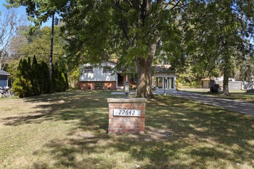 22642 Carter Rd, Woodhaven, MI, 48183-1428 | Card Image