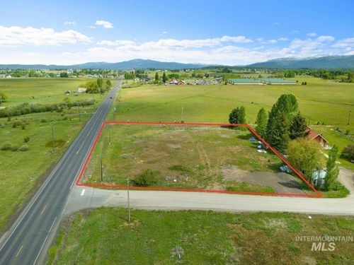 4 Pleasant Acres Dr, Mccall, ID, 83638-5200 | Card Image