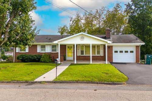 135 Montrose Dr, Bristol, VA, 24201-2540 | Card Image