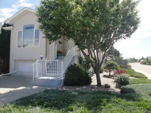 94 Heritage Lane W, Lethbridge, AB, T1K7S4 | Card Image