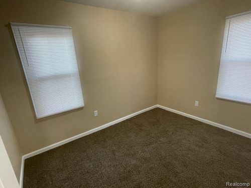 11321 Sussex St, Detroit, MI, 48227-2048 | Card Image