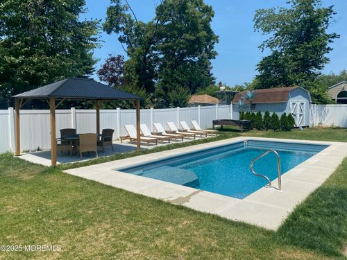 7 Peachtree Rd, Oakhurst, NJ, 07755-1009 | Card Image