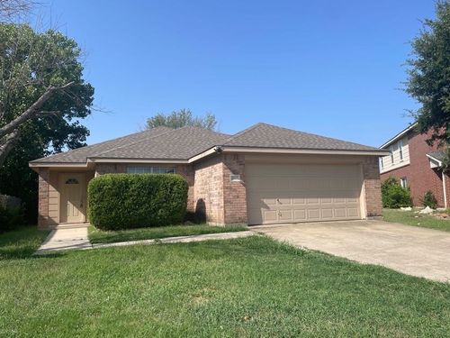 820 Eagle Dr, Saginaw, TX, 76131-8815 | Card Image