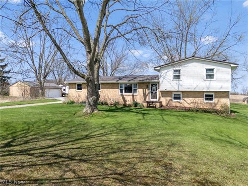 10805 Easton St Ne, Alliance, OH, 44601-9496 | Card Image