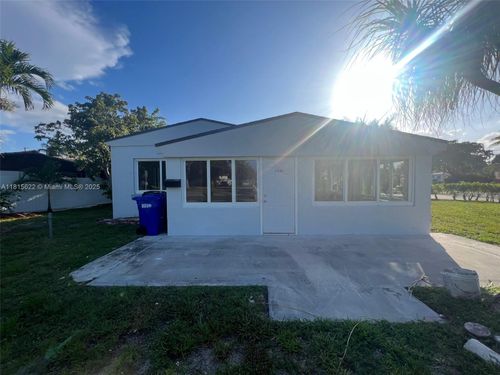 0-17690 Ne 19th Ave, North Miami Beach, FL, 33162-2218 | Card Image