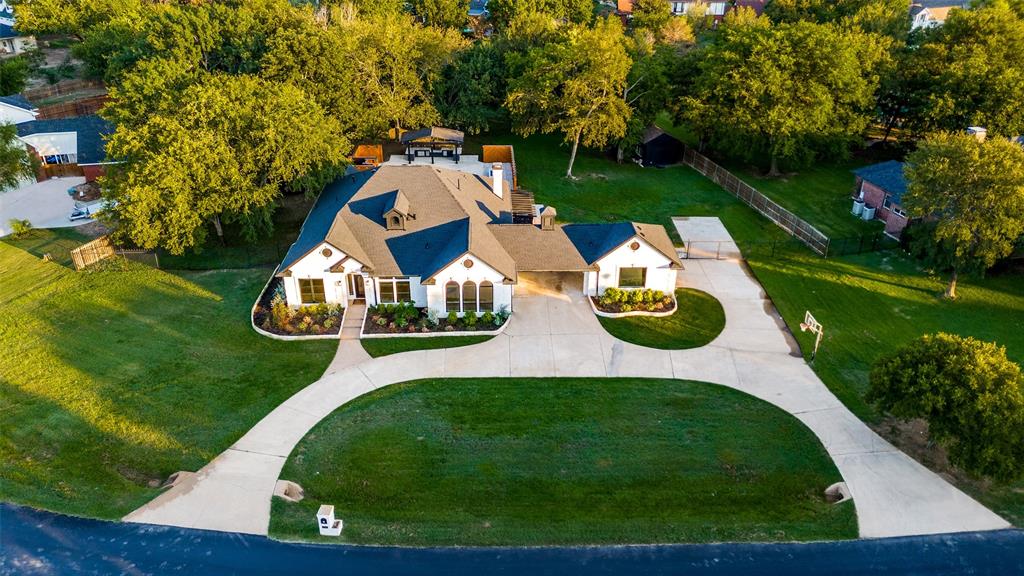 205 Canyon Oaks Drive, For Sale in Argyle Zoocasa