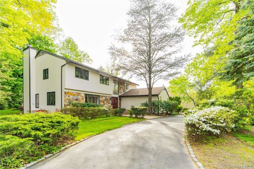 12 Bolton Dr, Manhasset, NY, 11030-3942 | Card Image