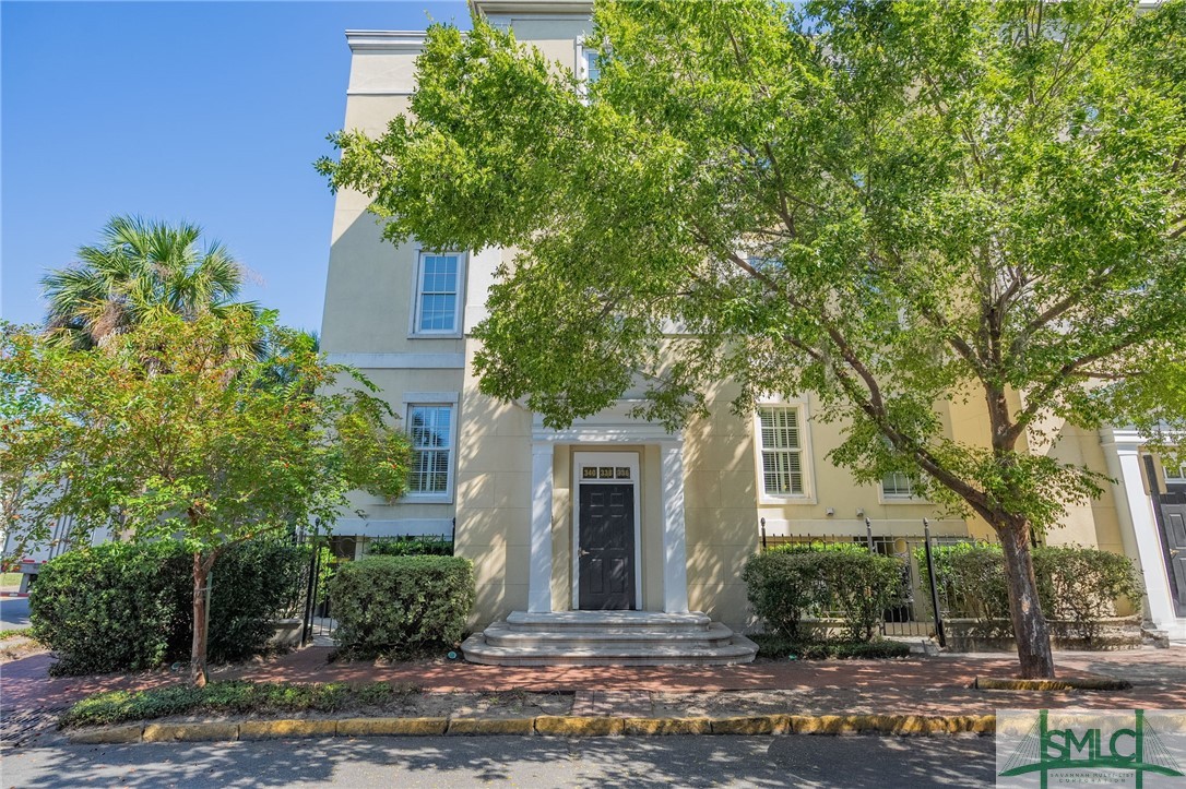 Jones St, Savannah, GA 31401