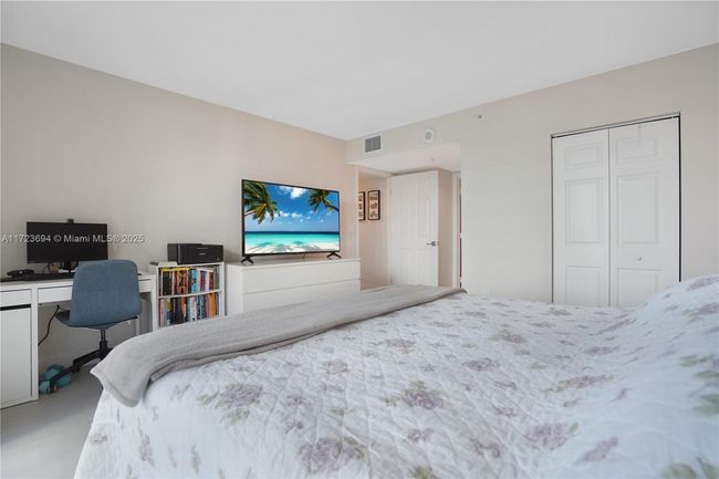 APT-704 - 1155 Brickell Bay Dr, Condo with 3 bedrooms, 2 bathrooms and null parking in Miami FL | Image 28