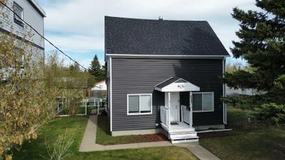 5909 54 Ave, House detached with 3 bedrooms, 1 bathrooms and 5 parking in Red Deer AB | Image 1