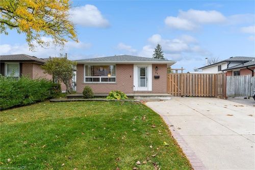 35 Lesterwood Street, Hamilton, ON, L8V4P3 | Card Image