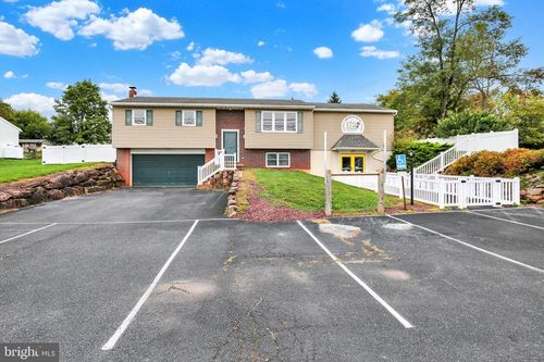 2740 N Reading Rd, REINHOLDS, PA, 17569-9640 | Card Image
