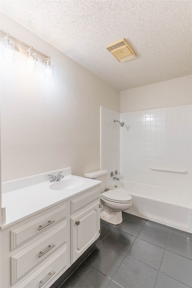 1638 Brown Trl, Home with 4 bedrooms, 4 bathrooms and 2 parking in Hurst TX | Image 13