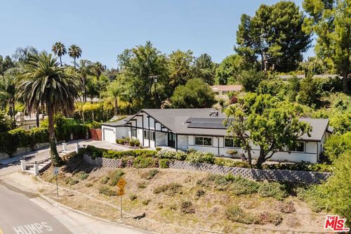 5121 Winnetka Avenue, Woodland Hills, CA, 91364 | Card Image