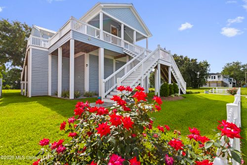 126 Beach View Dr, Pass Christian, MS, 39571-3504 | Card Image