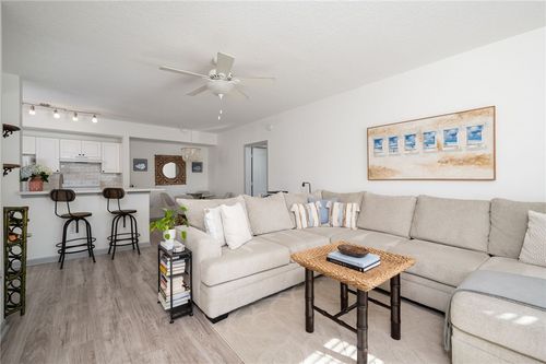 apt-i204-5095 Fairways Cir, Vero Beach, FL, 32967-7435 | Card Image