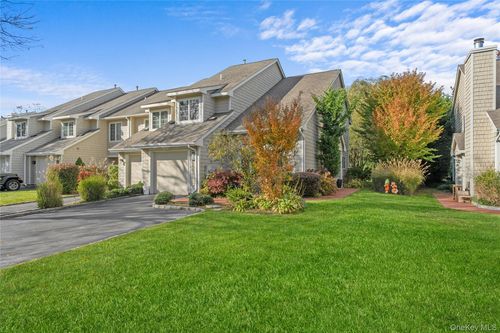 21 Doral Ln, Bay Shore, NY, 11706-8840 | Card Image