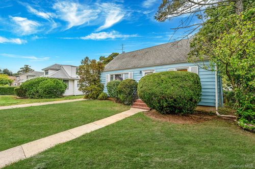 89 E Clinton Ave, Roosevelt, NY, 11575-1106 | Card Image