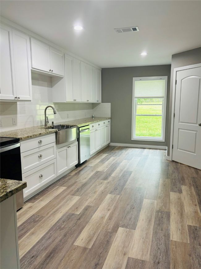 11746 County Road 352 E, House other with 3 bedrooms, 2 bathrooms and null parking in Henderson TX | Image 9