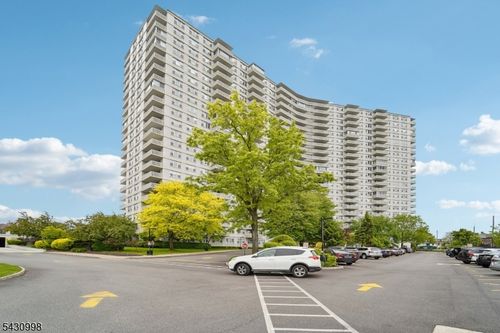 4p-2000 Linwood Ave, Fort Lee, NJ, 07024-3003 | Card Image