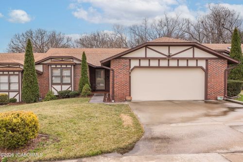 634 Hobbs Rd, Jefferson City, MO, 65109-5747 | Card Image