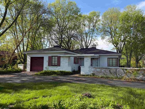 1822 E State St, Rockford, IL, 61104-2454 | Card Image