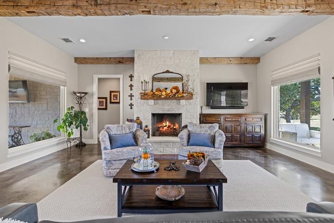 1944 Axis Cir, Home with 3 bedrooms, 2 bathrooms and 2 parking in Fredericksburg TX | Image 6