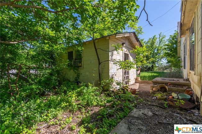 6630 S Fm 183, House other with 3 bedrooms, 2 bathrooms and null parking in Evant TX | Image 6
