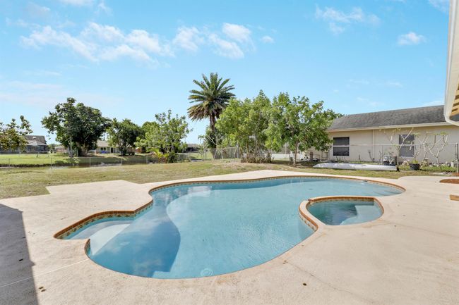 222 Las Palmas St, House other with 4 bedrooms, 3 bathrooms and null parking in Royal Palm Beach FL | Image 8