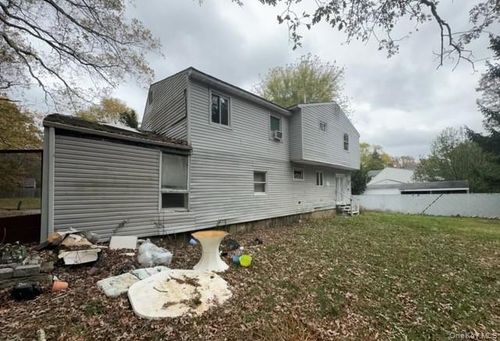 4 Evans St, Coram, NY, 11727-1716 | Card Image