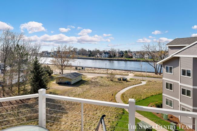 UNIT-21 - 810 S Harbor Dr, Condo with 3 bedrooms, 3 bathrooms and null parking in Grand Haven MI | Image 46
