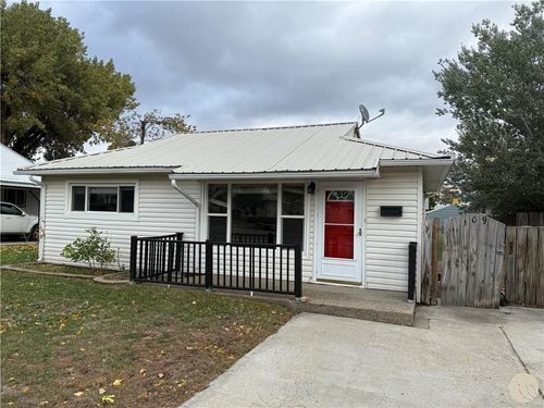 102 2nd St, Glendive, MT, 59330-3506 | Card Image