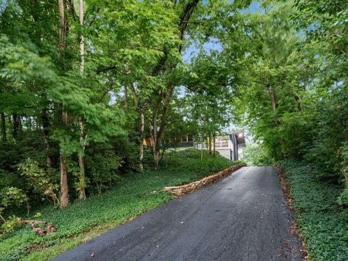 6107 Riverside Dr, Powell, OH, 43065-8548 | Card Image
