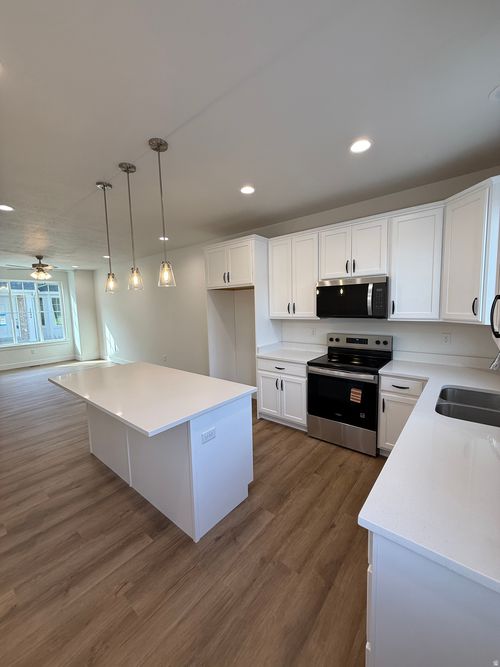 1735 N Northview Ln, Salem, UT, 84653-5835 | Card Image